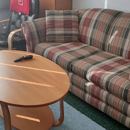 Kokonainen Olohuone Makuualkovi Ja Keittioe Ei Suihkuh Iisalmen Keskusta